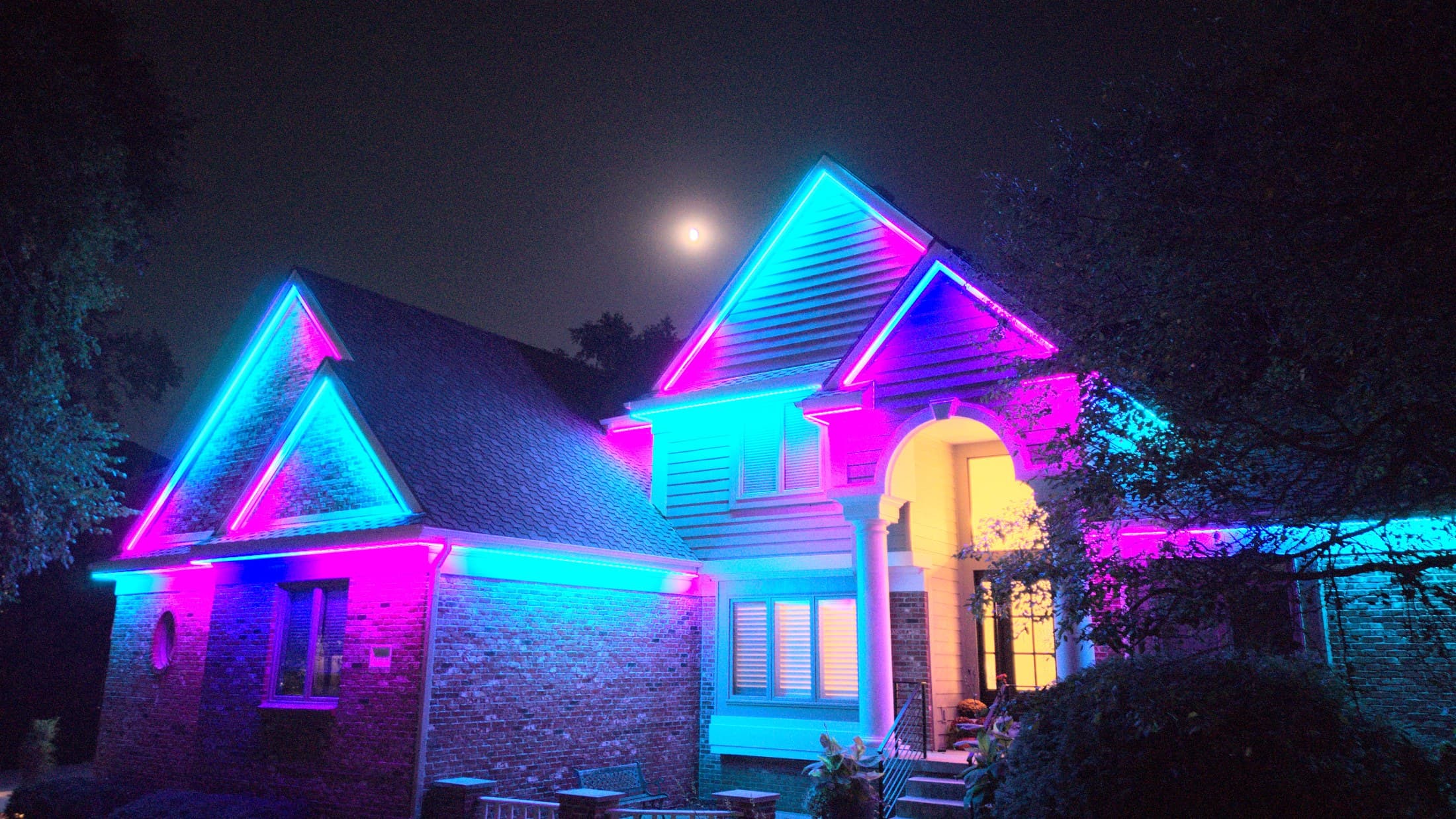 An Omaha roofline in pink and teal for a birthday
